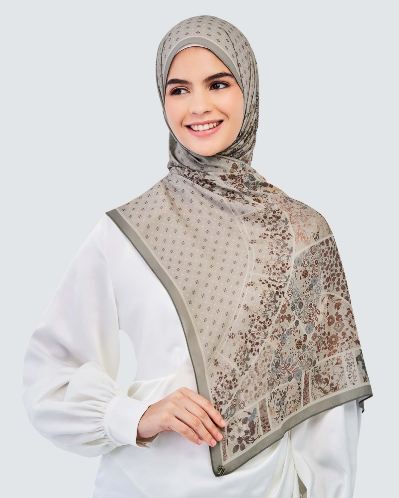 Image of THE GARDEN CHÂTEAU SHAWL - OLIVE