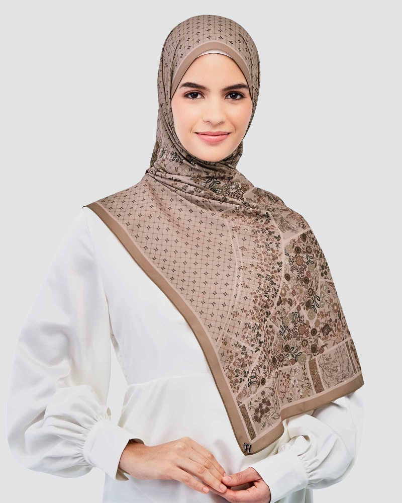 Image of THE GARDEN CHÂTEAU SHAWL - TERRE