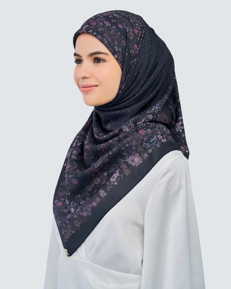 Image of THE GARDEN CHÂTEAU SQUARE - BLEU NUIT