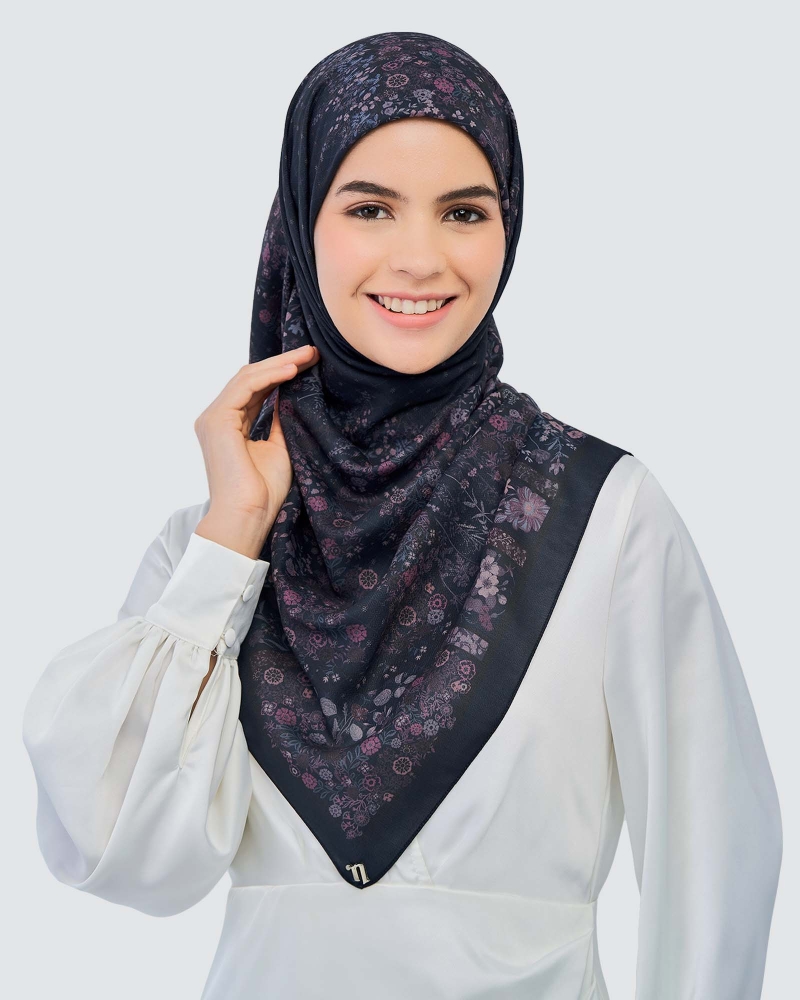 Image of THE GARDEN CHÂTEAU SQUARE - BLEU NUIT