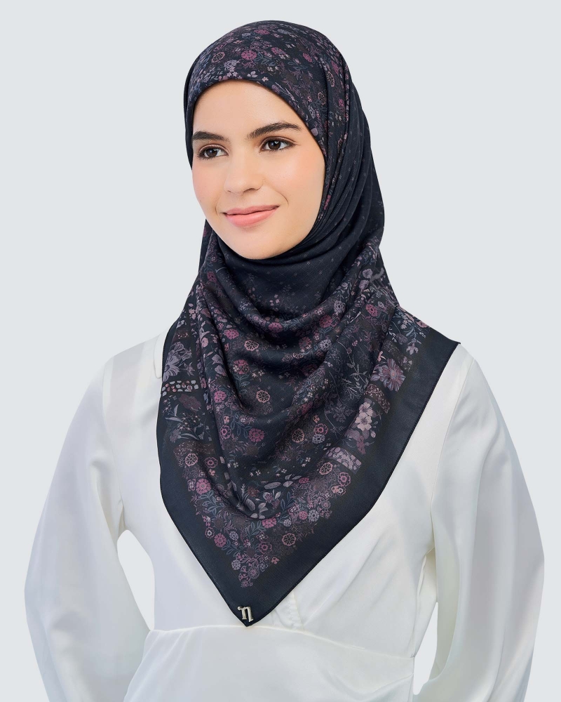 Image of THE GARDEN CHÂTEAU SQUARE - BLEU NUIT