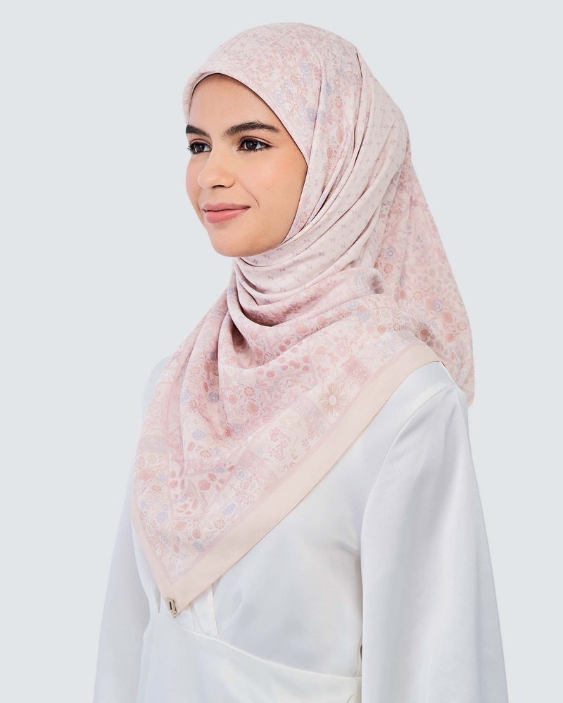 Image of THE GARDEN CHÂTEAU SQUARE - MIEL ROSE