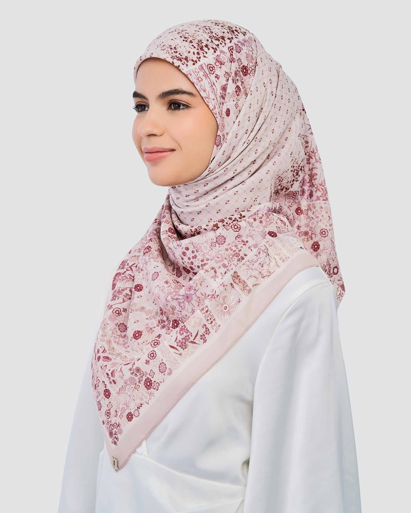 Image of THE GARDEN CHÂTEAU SQUARE - ROUGE BLANC