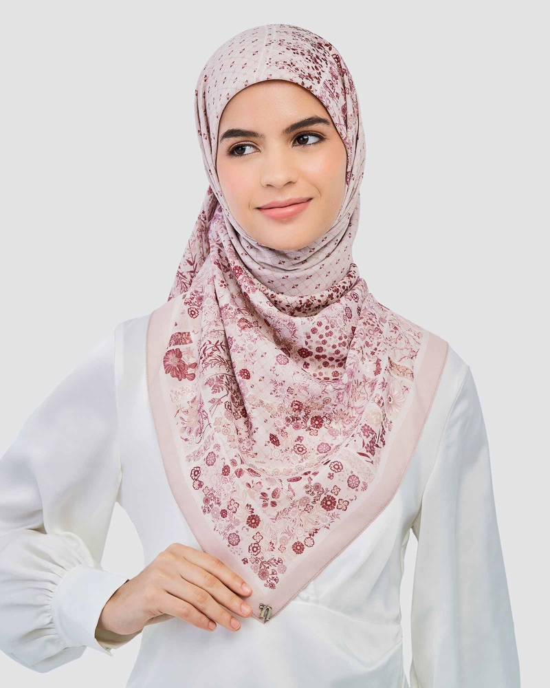 Image of THE GARDEN CHÂTEAU SQUARE - ROUGE BLANC