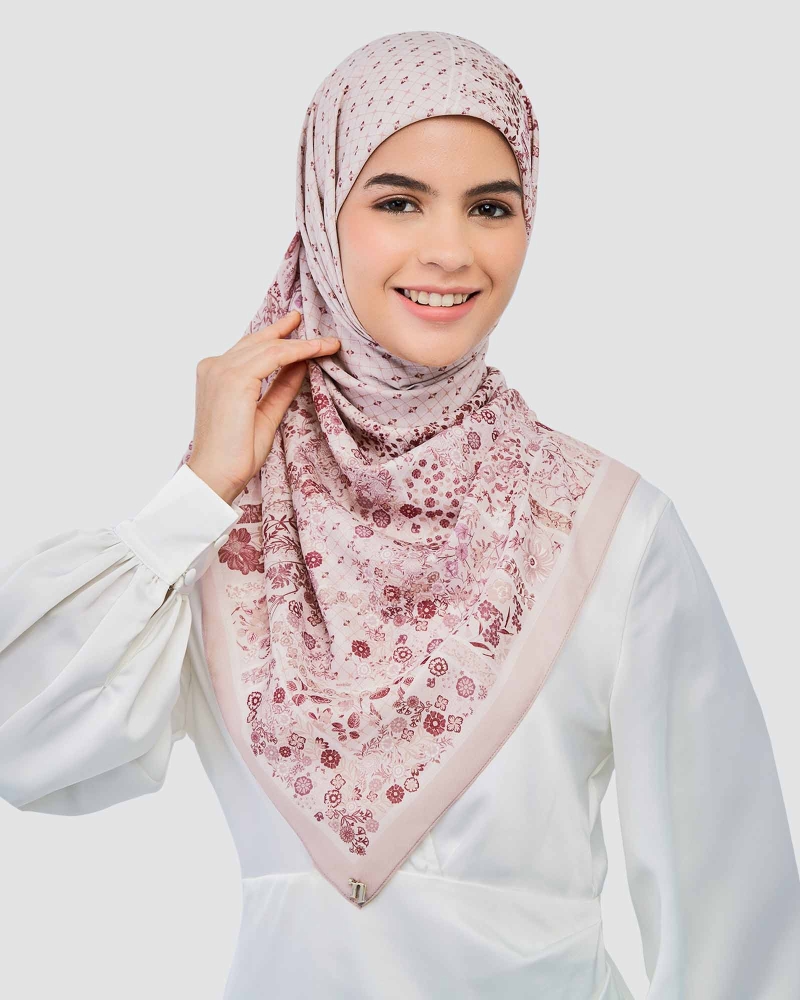 Image of THE GARDEN CHÂTEAU SQUARE - ROUGE BLANC