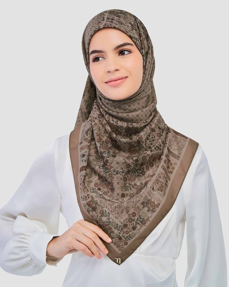 Image of THE GARDEN CHÂTEAU SQUARE - TERRE