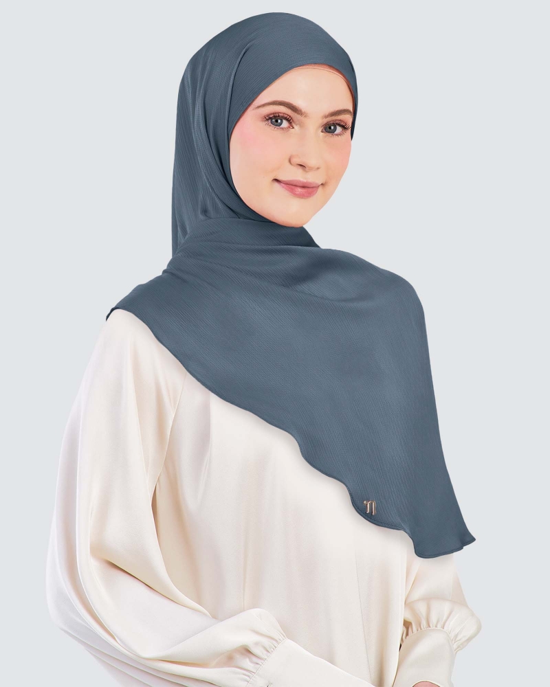 Image of WAFFLE CHIFFON SHAWL - BLUEBERRY