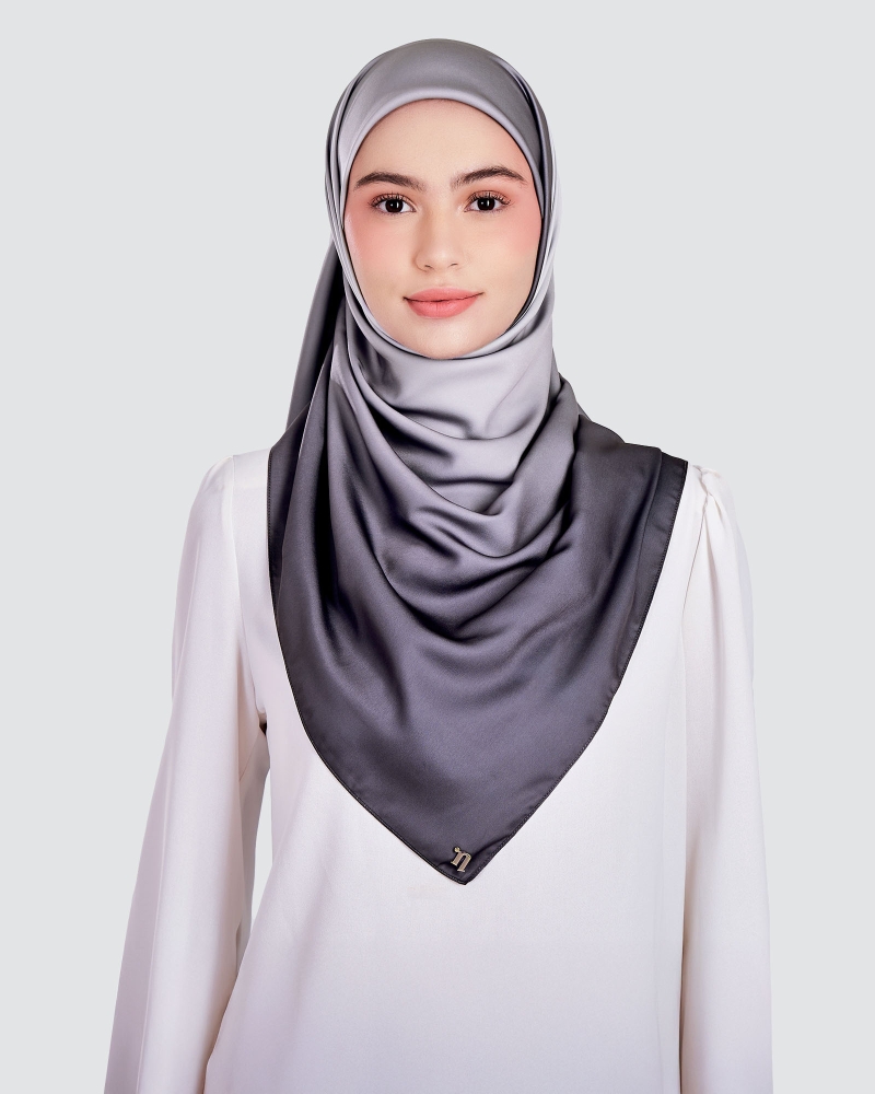 Image of WARNA MATTE SATIN SQUARE - MOONLIT FADE