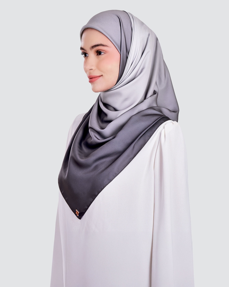 Image of WARNA MATTE SATIN SQUARE - MOONLIT FADE