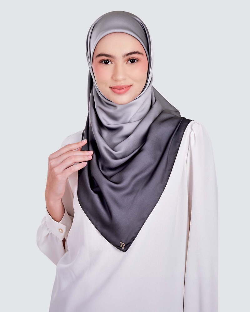 Image of WARNA MATTE SATIN SQUARE - MOONLIT FADE