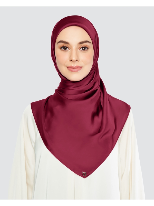 SATIN SQUARE - CRANBERRY