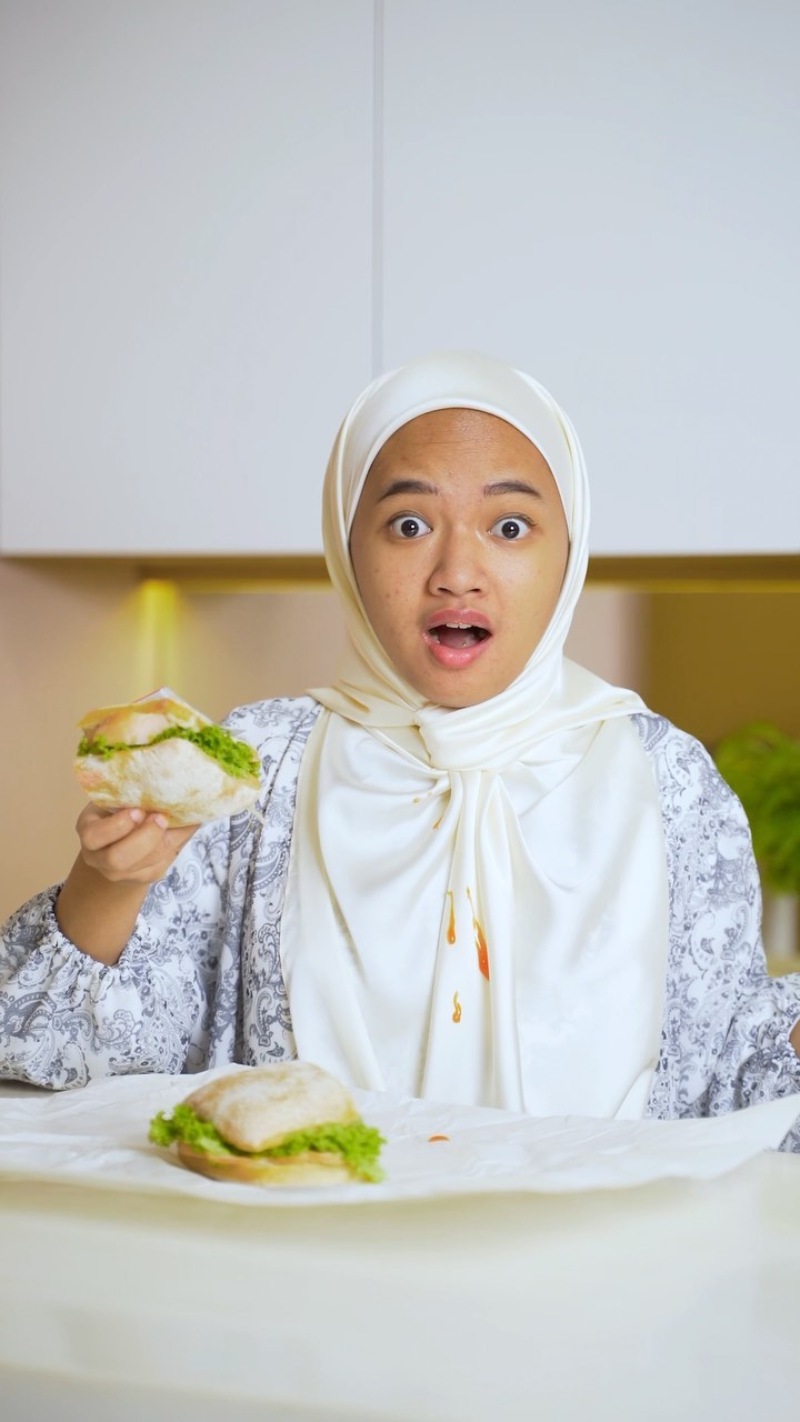 Don’t let a food stain ruin your outfit, our On-The-Go Stain Eraser is here to the rescue! Now improved with micellar water, a gentle cleanser made with purified water, moisturizers and mild detergents, the On-The-Go Stain Eraser is safe and effective to remove most stains, dirt, oil and makeup from your hijab and clothing. Comes in 3 packs of wipes for less than RM15 scented with a mild scent of Sakura. Grab yours today. <br/>
#new #stain #clean