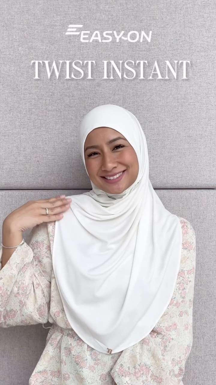 One of the reasons people LOVE our EasyOn Twist Hijab? Instant draping with just a twist 😉 Perfect for those wanting a pin-less look. Made from a stretchable and cooling material - it’s the perfect addition to your go-to hijabs. Tag a friend who you think might need this.<br/>
<br/>
#NaelofarEasyOn #InstantHijabs #transition